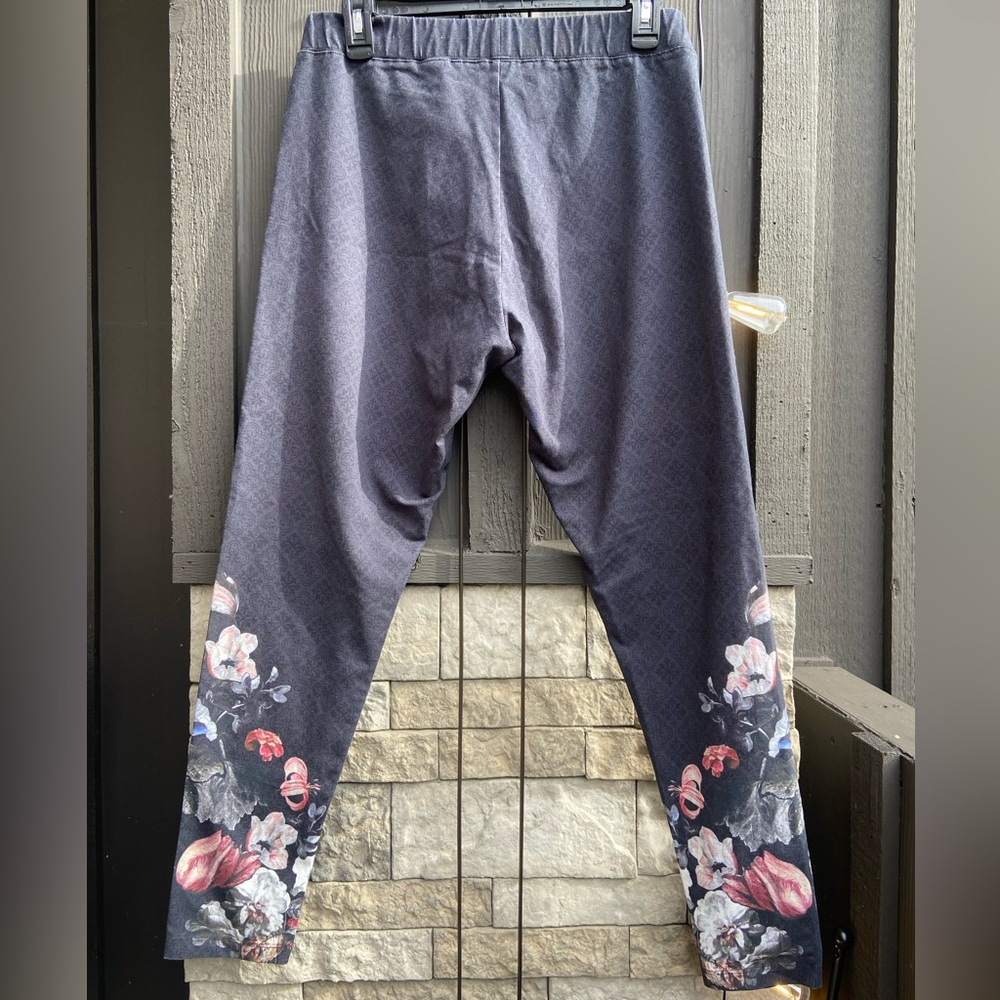 Soft Surroundings Gray Floral Leggings - Picture 4 of 5